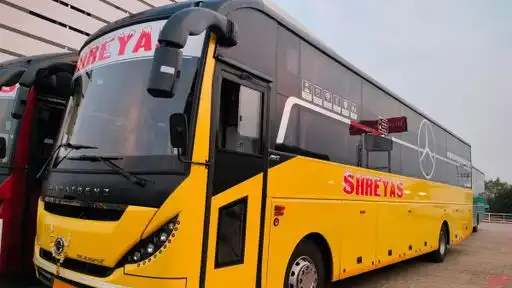 Shreyas Travels Bus-Front Image