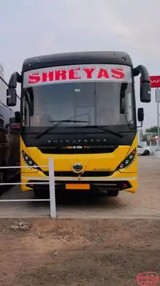 Shreyas Travels Bus-Front Image