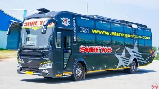 Shreyas Travels Bus-Front Image