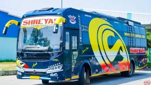Shreyas Travels Bus-Front Image