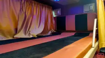 Yolo Bus Bus-Seats Image