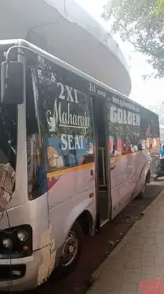 Golden Metrolink Bus-Side Image