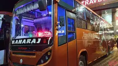 Shatabdi Travels Lucknow Bus-Side Image