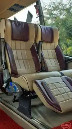 Yolo Bus Bus-Seats Image