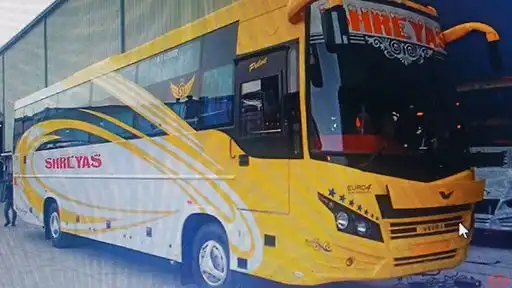 A Vinayak Travels Bus-Front Image