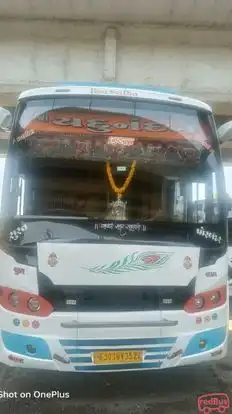 Yadunandan Travels Bus-Front Image