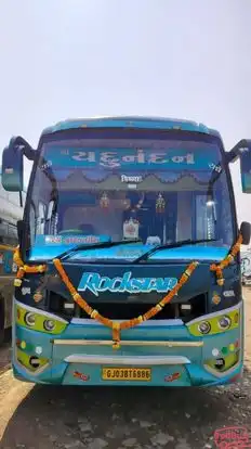 Yadunandan Travels Bus-Front Image