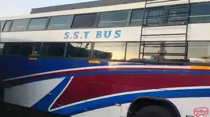 Shiv Shakti tour and Travels Bus-Side Image