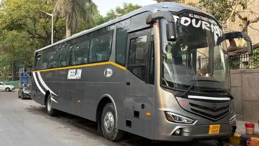 Neelam holidays Bus-Front Image