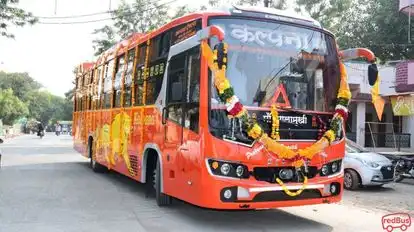 SHRI SOLANKI TRAVELS Bus-Side Image