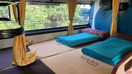 LIYAS TOURS Bus-Front Image