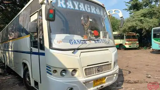 GANGA KAVERI(PRAYAGRAJ EXPRESS) Bus-Front Image