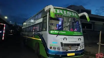 IRISH TRAVELS Bus-Front Image