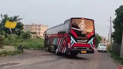 Shub Yatra Holidays Bus-Side Image