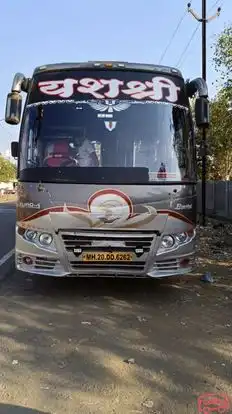 Yashshree Travels  Bus-Front Image