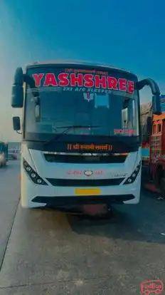 Yashshree Travels  Bus-Front Image