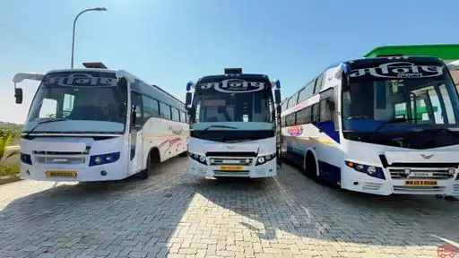 Manish Travels Bus-Front Image