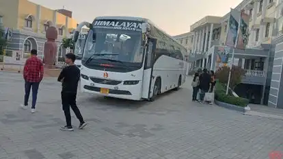 HIMALAYAN HOLIDAYS Bus-Front Image