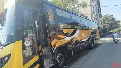 SHREE SATGURU TRAVELS Bus-Side Image