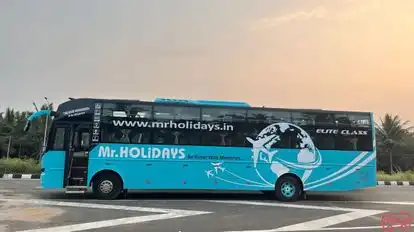 Mr.Holidays Bus-Side Image