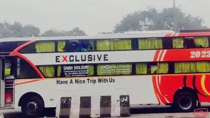 SHAH HOLIDAY TRAVEL  Bus-Side Image