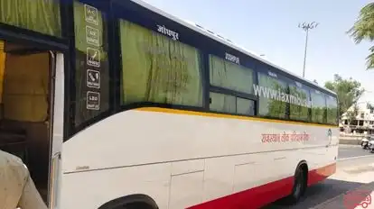 Mahakal Laxmi Travels Bus-Side Image