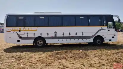 PRAWAS TOURS & TRAVELS Bus-Side Image