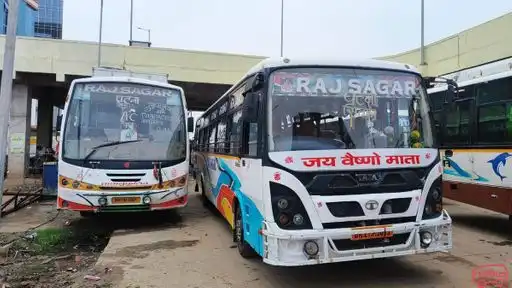 Raj Sagar Bus Services Bus-Front Image