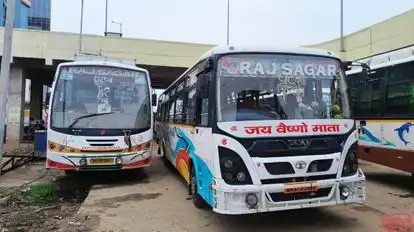 Raj Sagar Bus Services Bus-Front Image