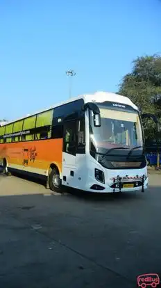 Vande Fly Bus-Front Image