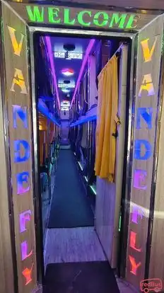 Vande Fly Bus-Front Image