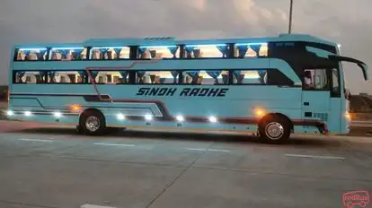 WHITE BUS Bus-Side Image