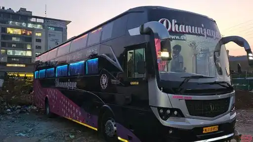 Dhanunjaya Travels Bus-Front Image