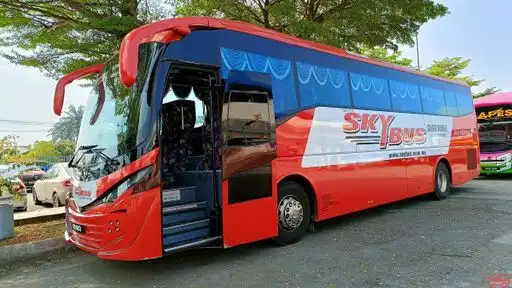 Gajraj Travells Bus-Front Image