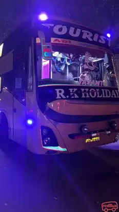 RK Holiday Bus-Front Image