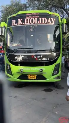 RK Holiday Bus-Front Image