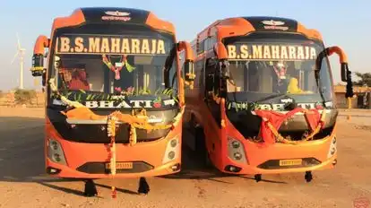 B S MAHARAJA TRAVELS Bus-Front Image