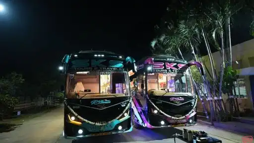 SKS Tours & Travels Bus-Front Image