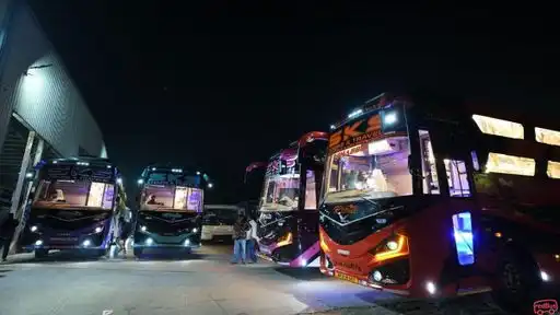 SKS Tours & Travels Bus-Front Image