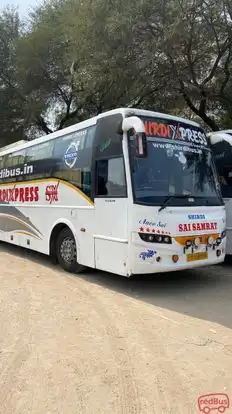 Shirdi Xpress	 Bus-Side Image