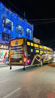 Perfect Holiday Bus-Side Image