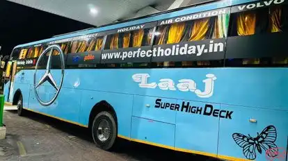 Perfect Holiday Bus-Side Image