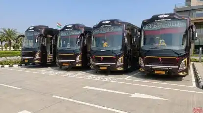 Perfect Holiday Bus-Front Image