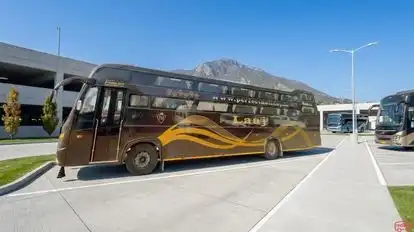 Perfect Holiday Bus-Front Image