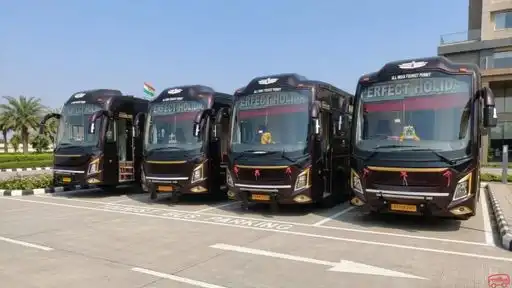 Perfect Holiday Bus-Front Image