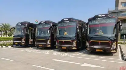 Perfect Holiday Bus-Front Image