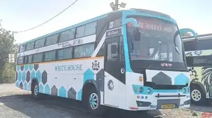 Jay i ma Travels Bus-Front Image