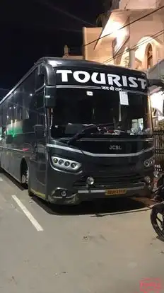 ROYAL SAFARI INDIA TRAVELS Bus-Front Image