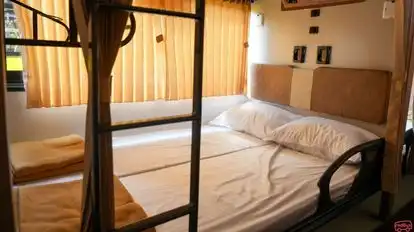 Sheraton Tours and Travels Bus-Amenities Image