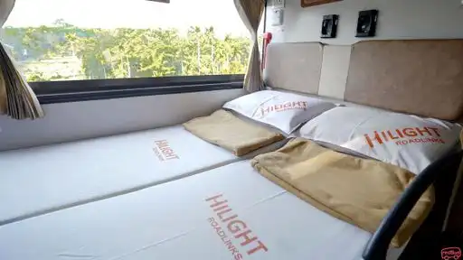 Hilight Roadlinks Bus-Front Image